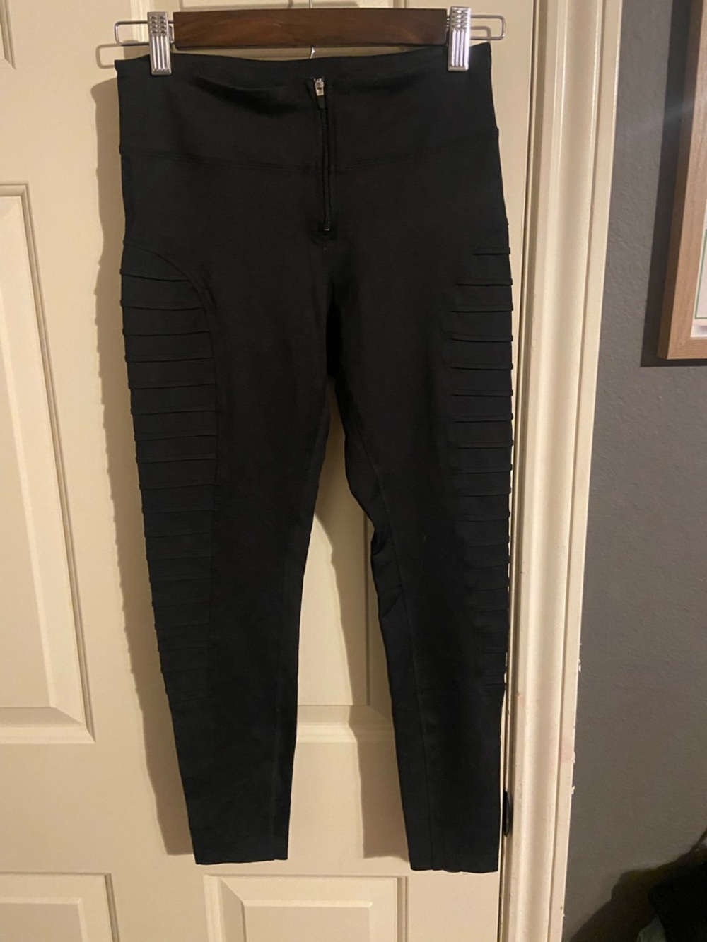 Koral Black Leggings